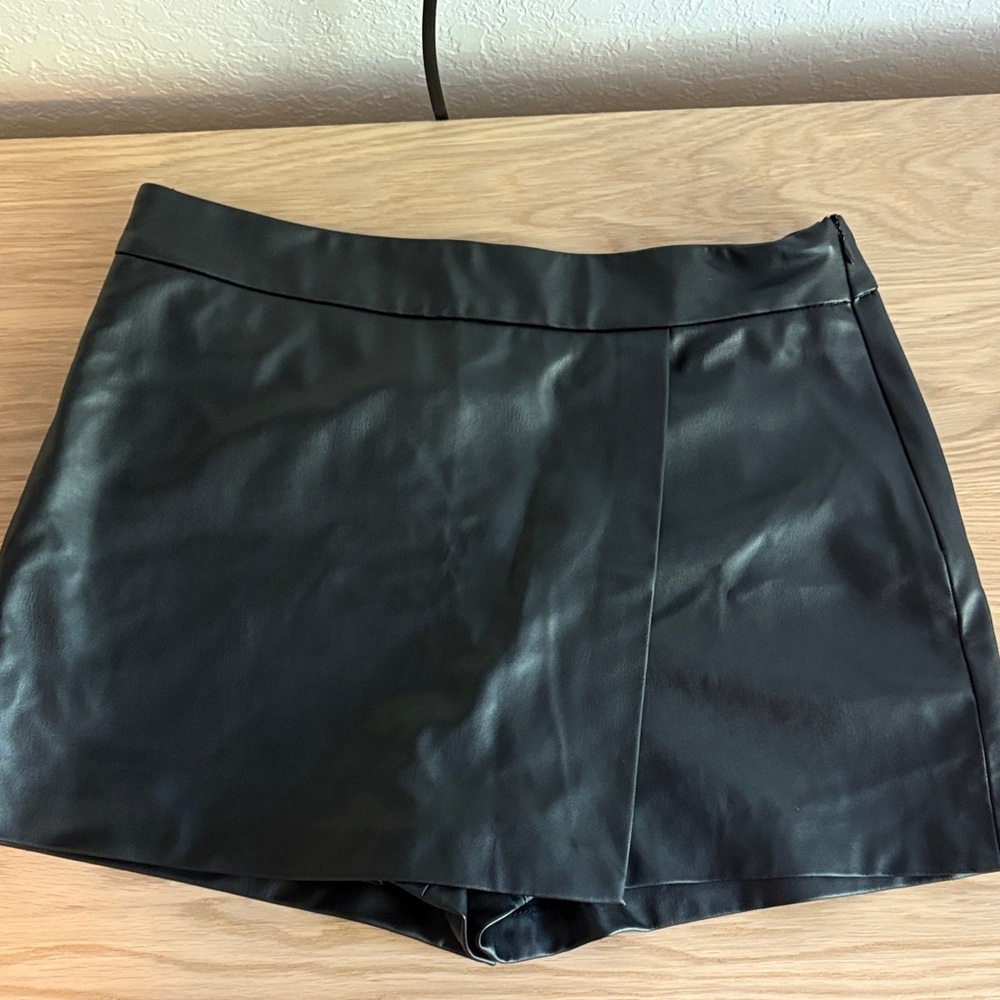 Zara Black Faux Leather Women's Skorts
